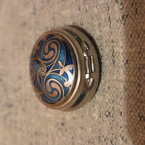 ❤️‍🔥 Handcrafted Blue and Silver Celtic Swirl Pill Box From Dublin ❤️‍🔥 - Picture 5 of 5